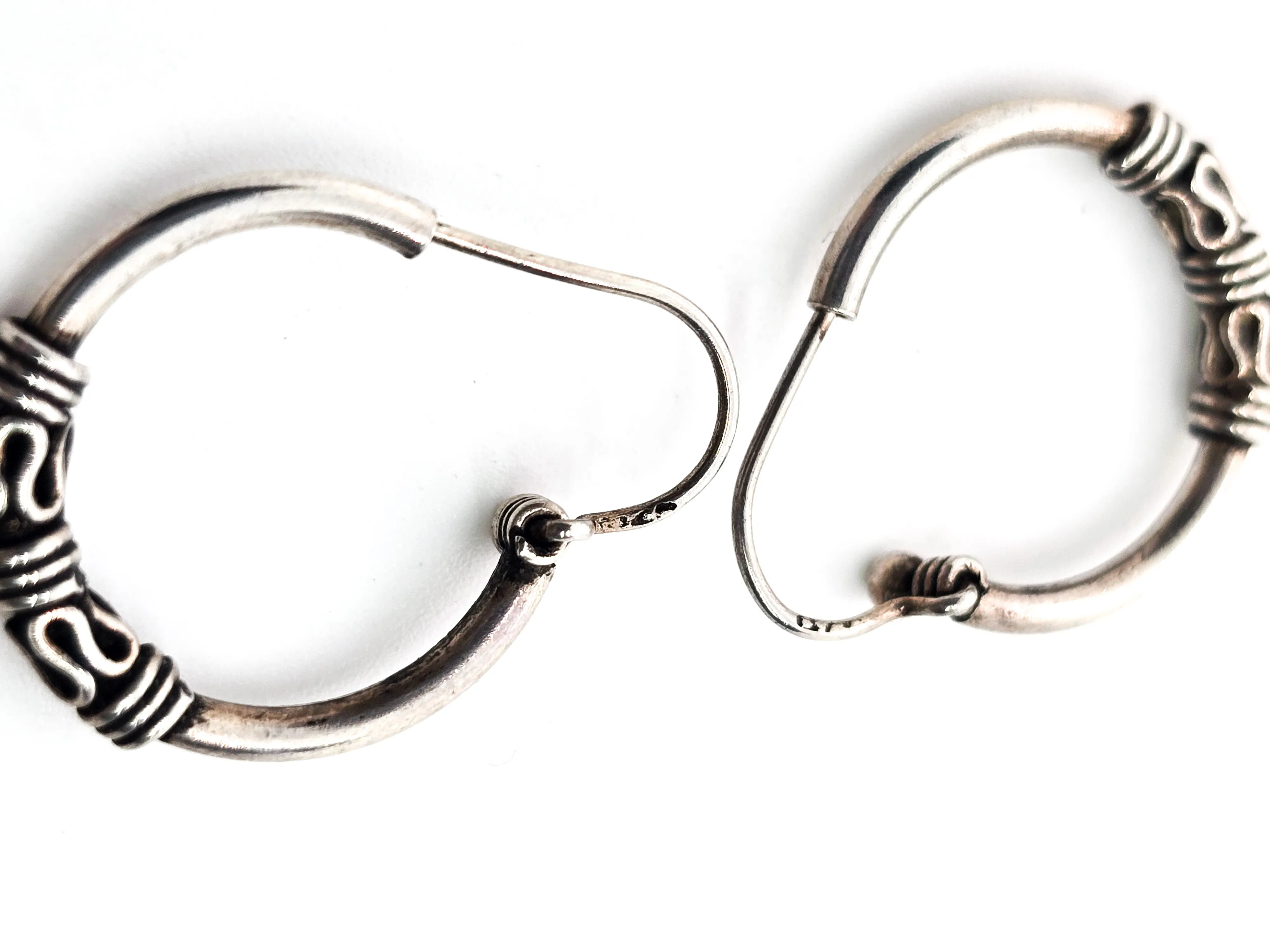 Tribal Balinese small petite sterling silver internal thread vintage hoop earrings