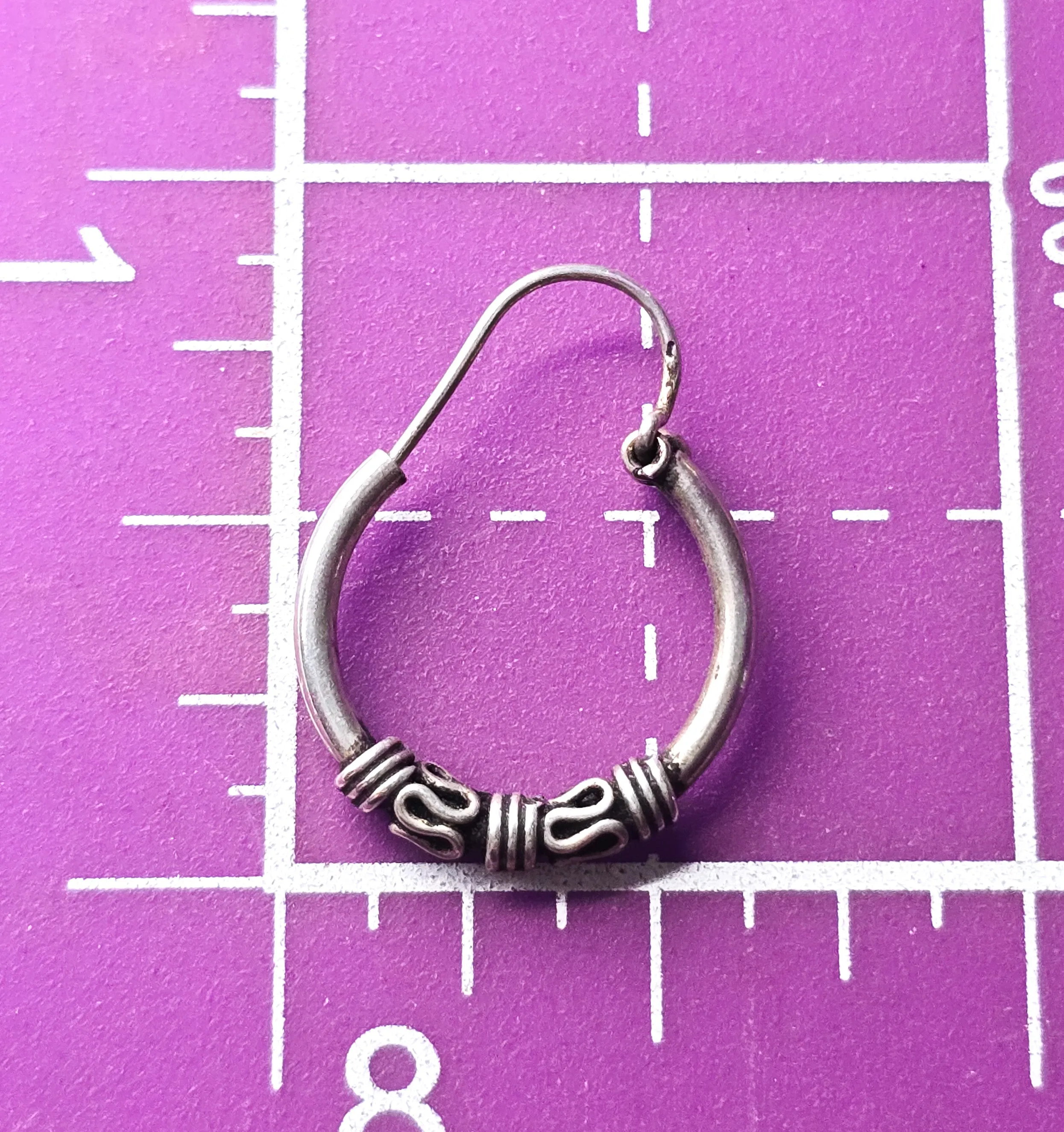 Tribal Balinese small petite sterling silver internal thread vintage hoop earrings