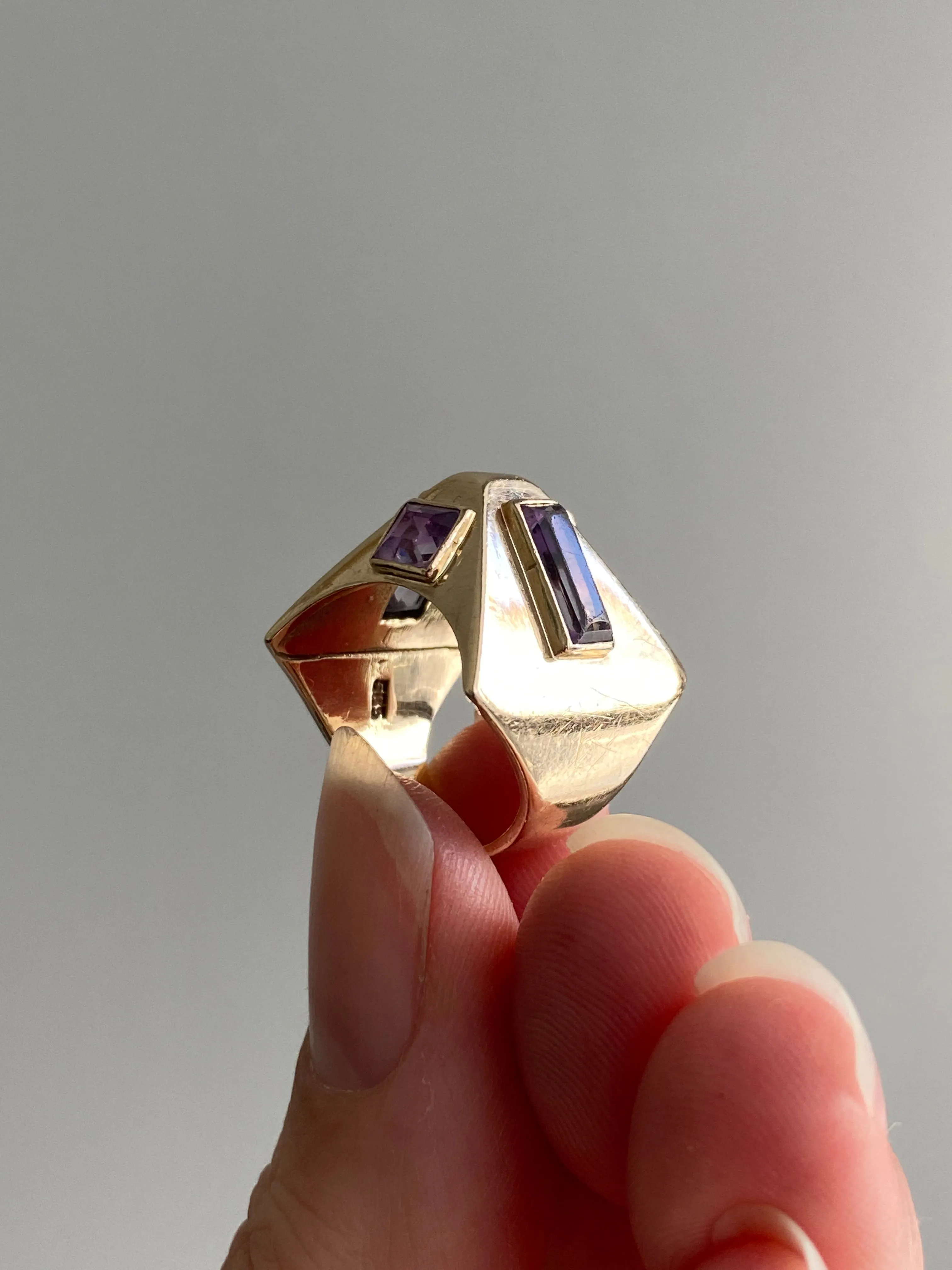 Unique Pyramid-form Amethyst and 14k Gold ring - Jørgen Larsen - size 4 - Vintage midcentury 1957-1973