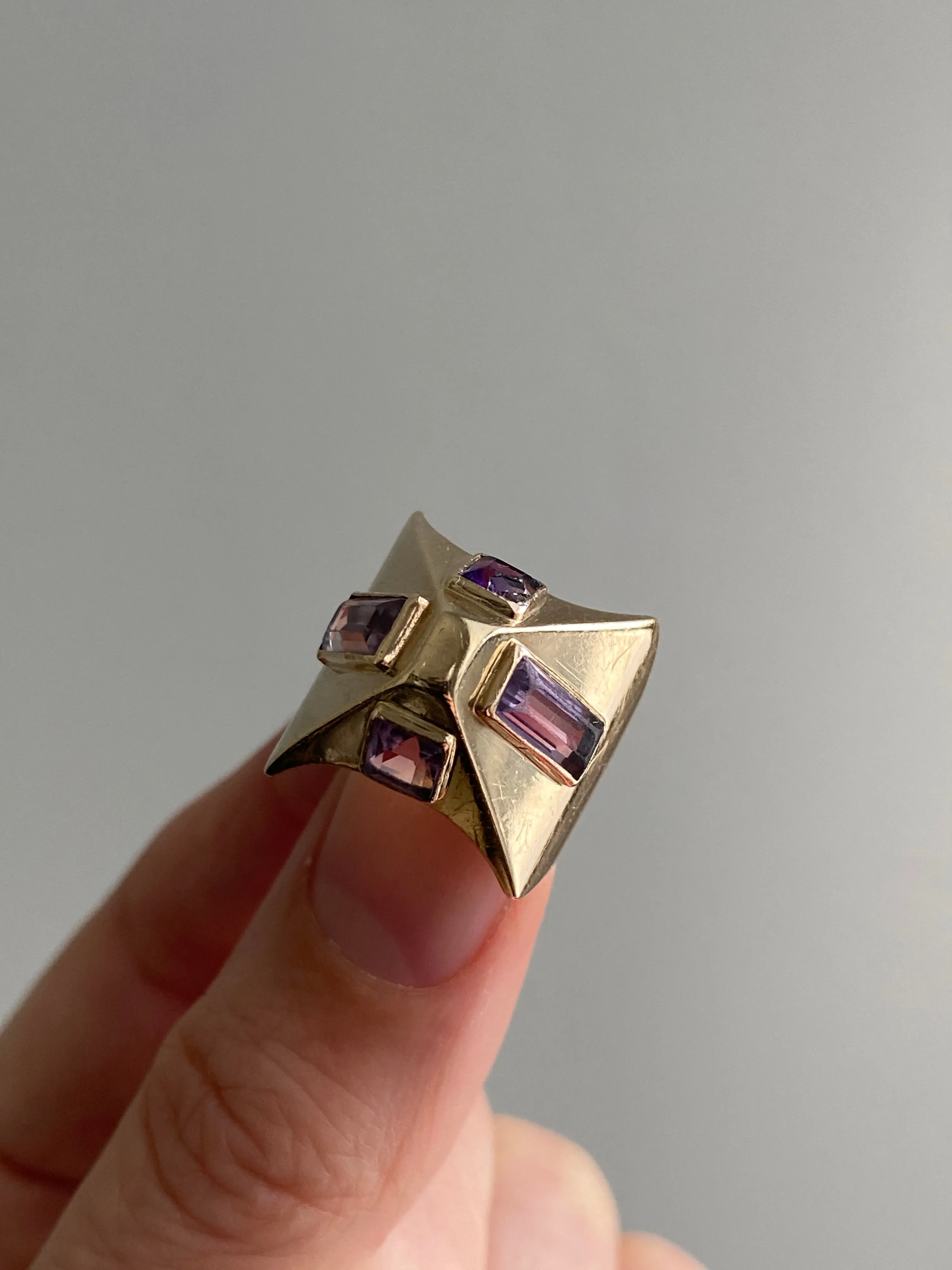 Unique Pyramid-form Amethyst and 14k Gold ring - Jørgen Larsen - size 4 - Vintage midcentury 1957-1973