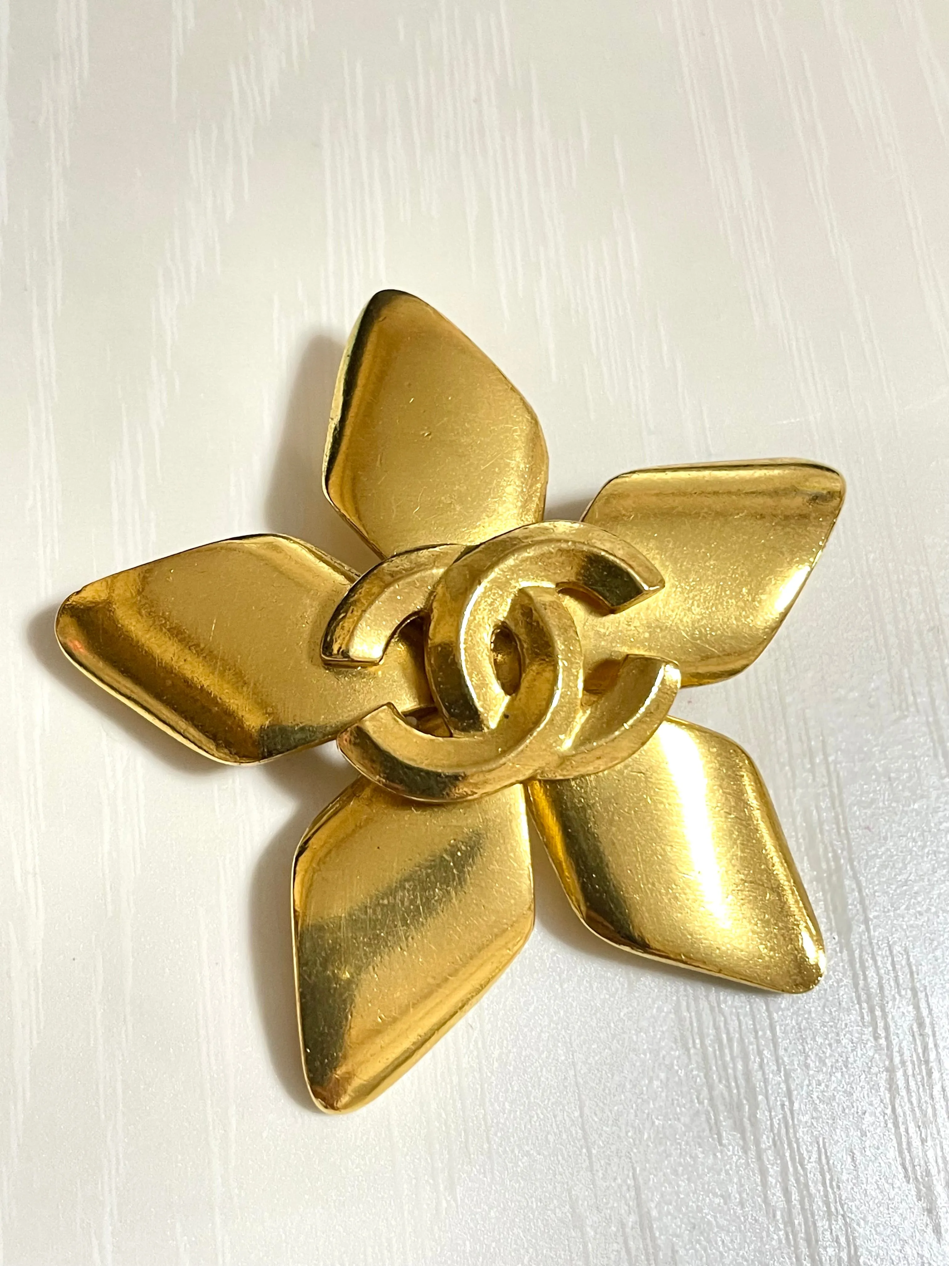 Vintage CHANEL Gold tone star, flower brooch with CC mark. Elegant and classic. Best vintage gift. 050817ys2