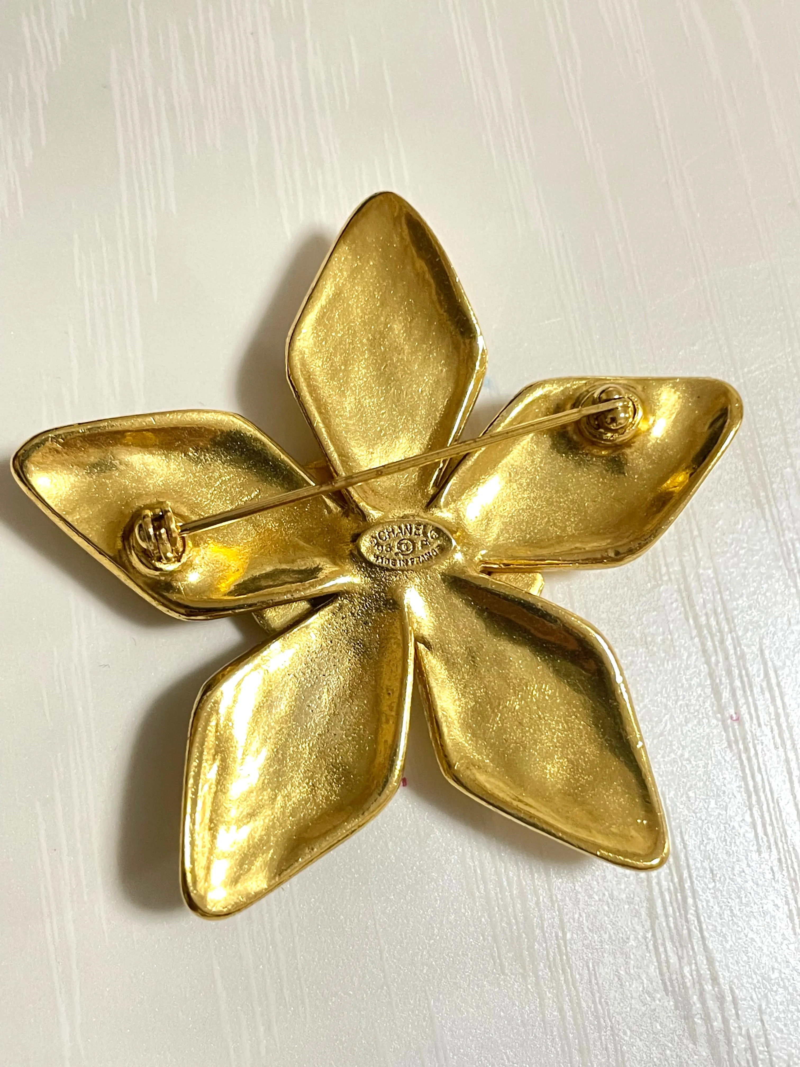 Vintage CHANEL Gold tone star, flower brooch with CC mark. Elegant and classic. Best vintage gift. 050817ys2