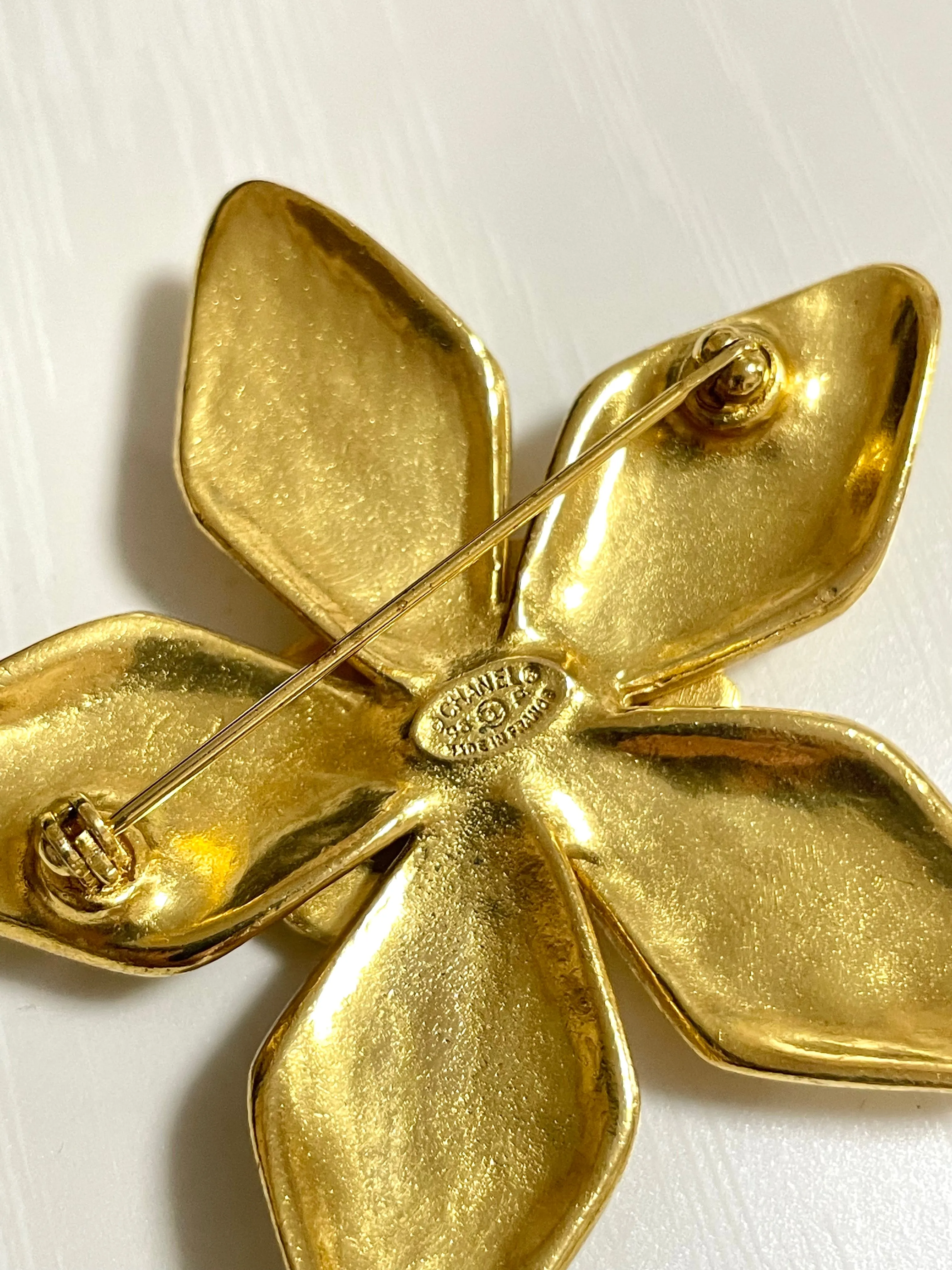 Vintage CHANEL Gold tone star, flower brooch with CC mark. Elegant and classic. Best vintage gift. 050817ys2