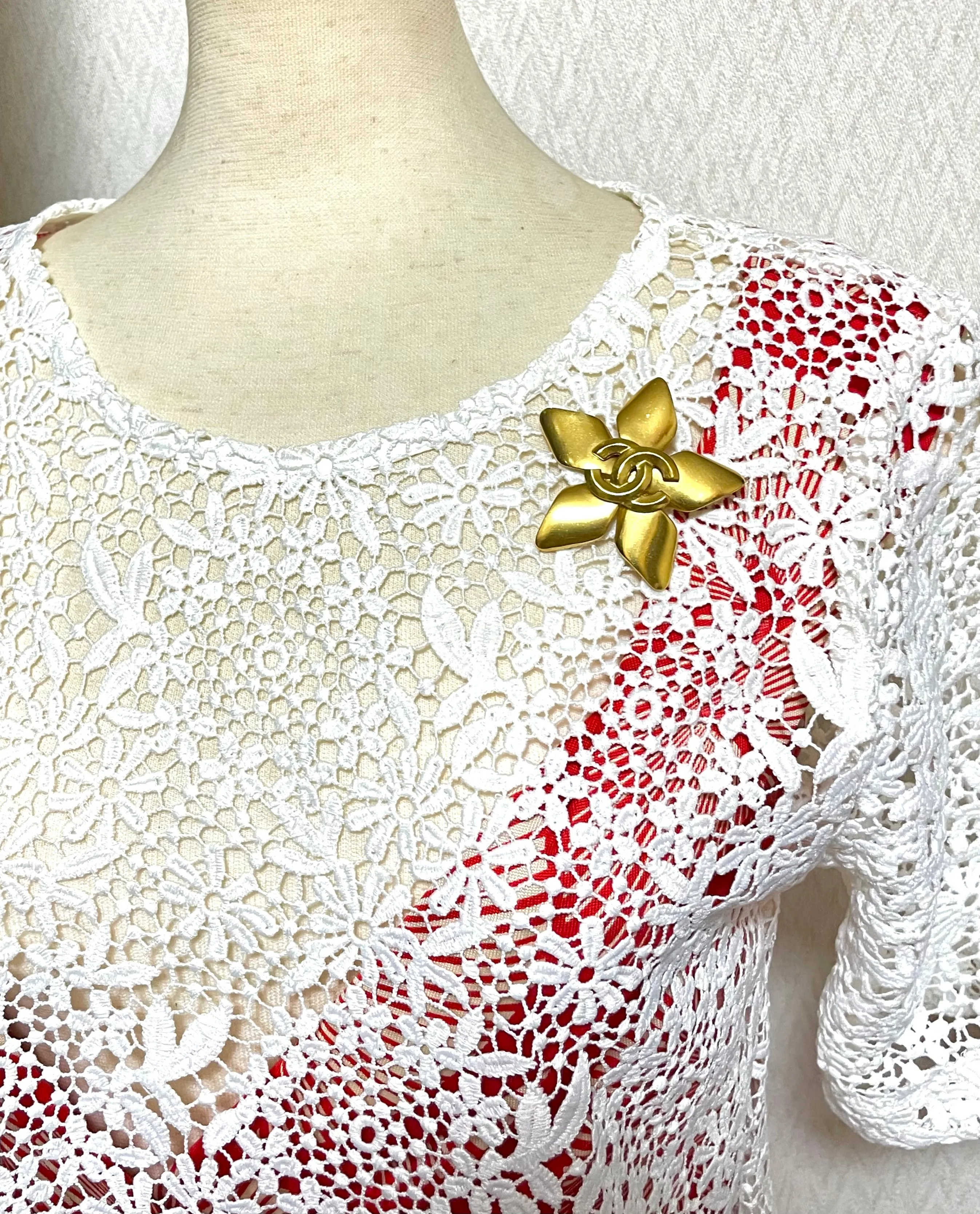 Vintage CHANEL Gold tone star, flower brooch with CC mark. Elegant and classic. Best vintage gift. 050817ys2