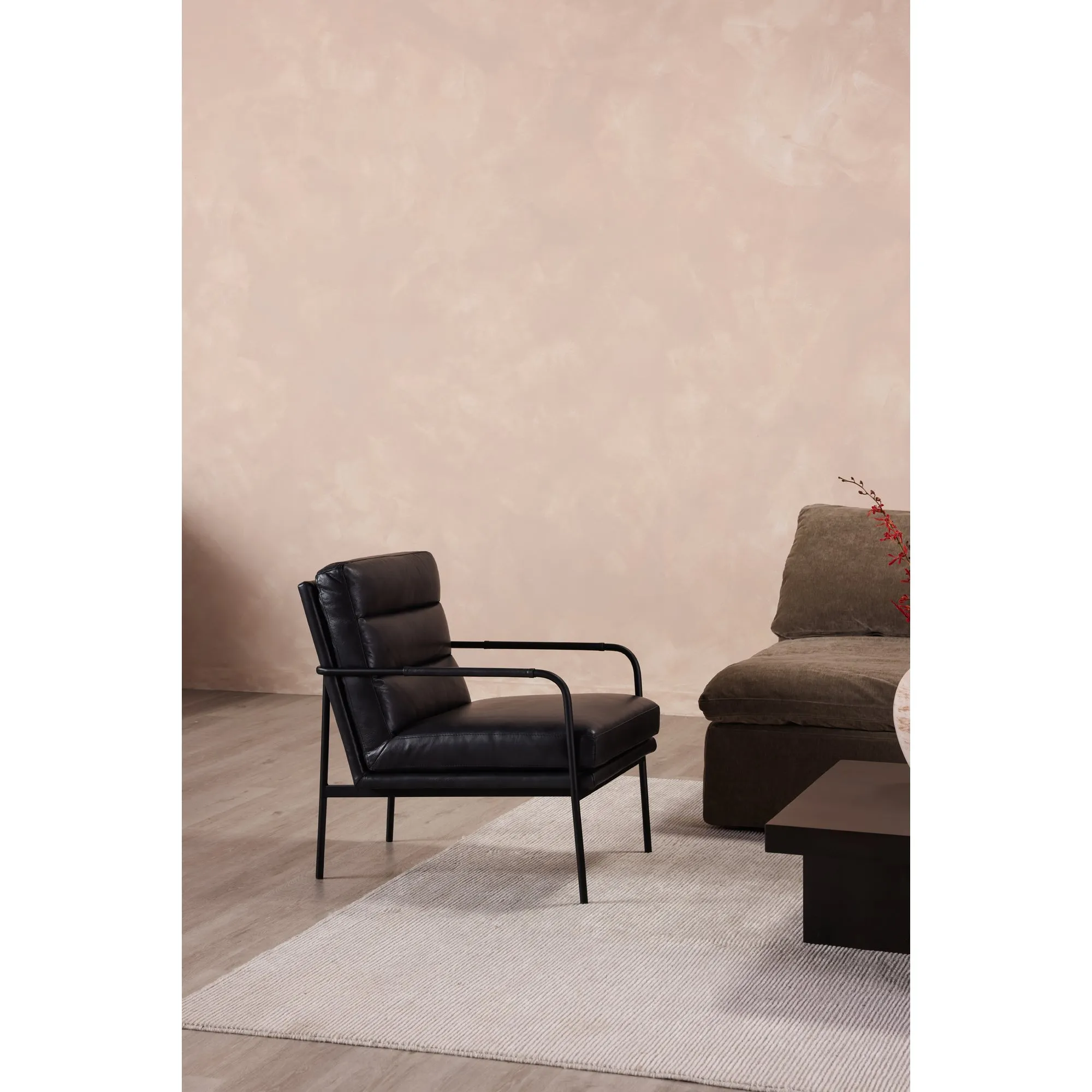 Vintage-Inspired Leather Armchair with Modern Twist