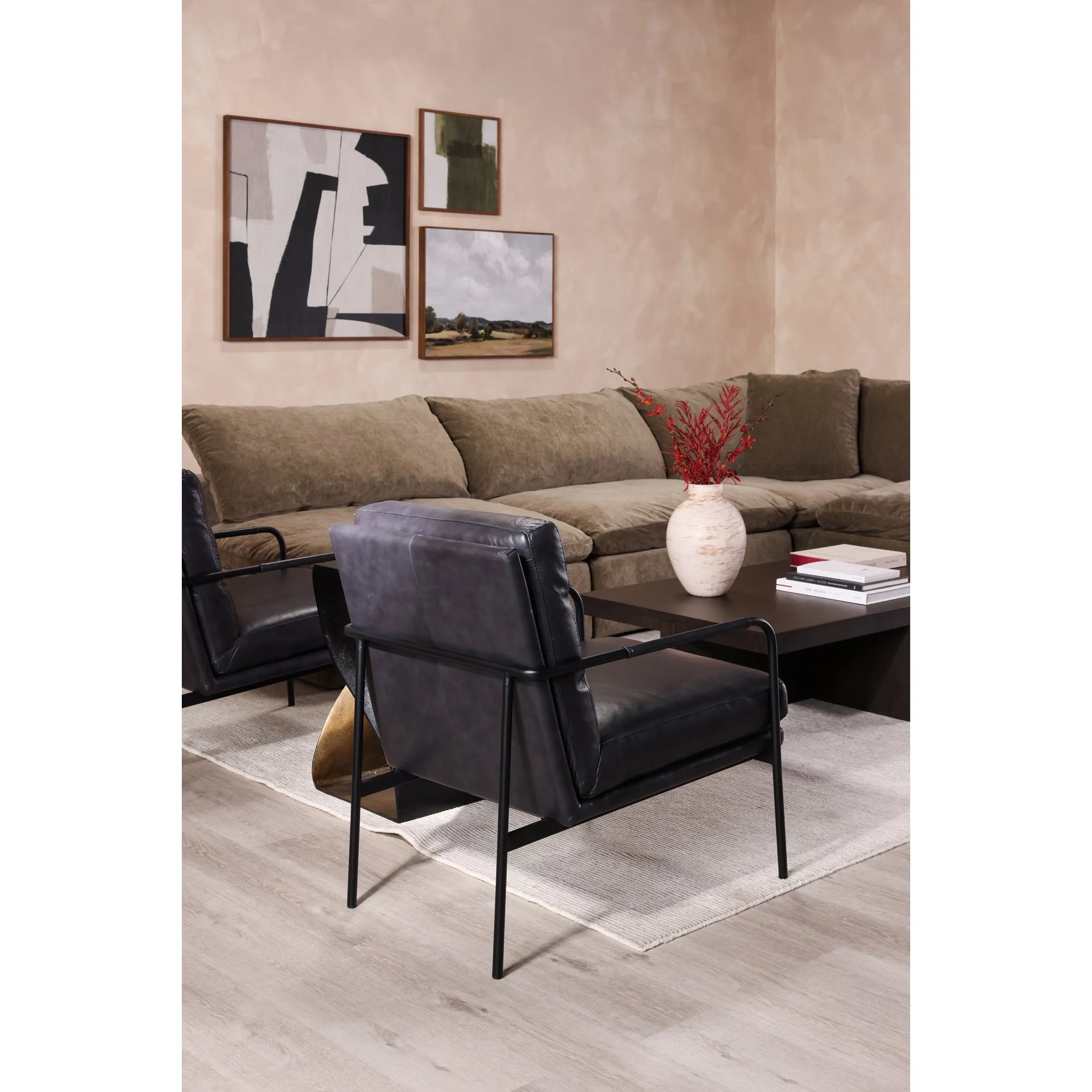 Vintage-Inspired Leather Armchair with Modern Twist