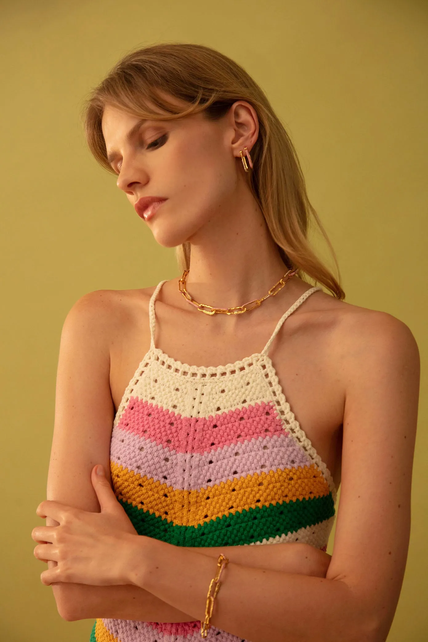 WAVE CHAIN NECKLACE WITH PAVE STONES AND ENAMEL