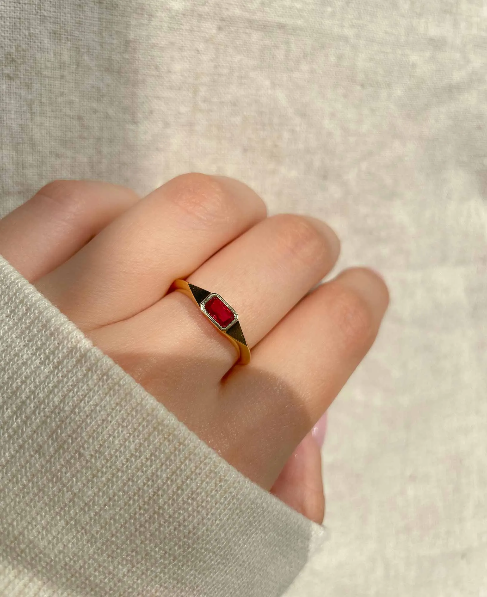 Winnie Baguette Signet Ring