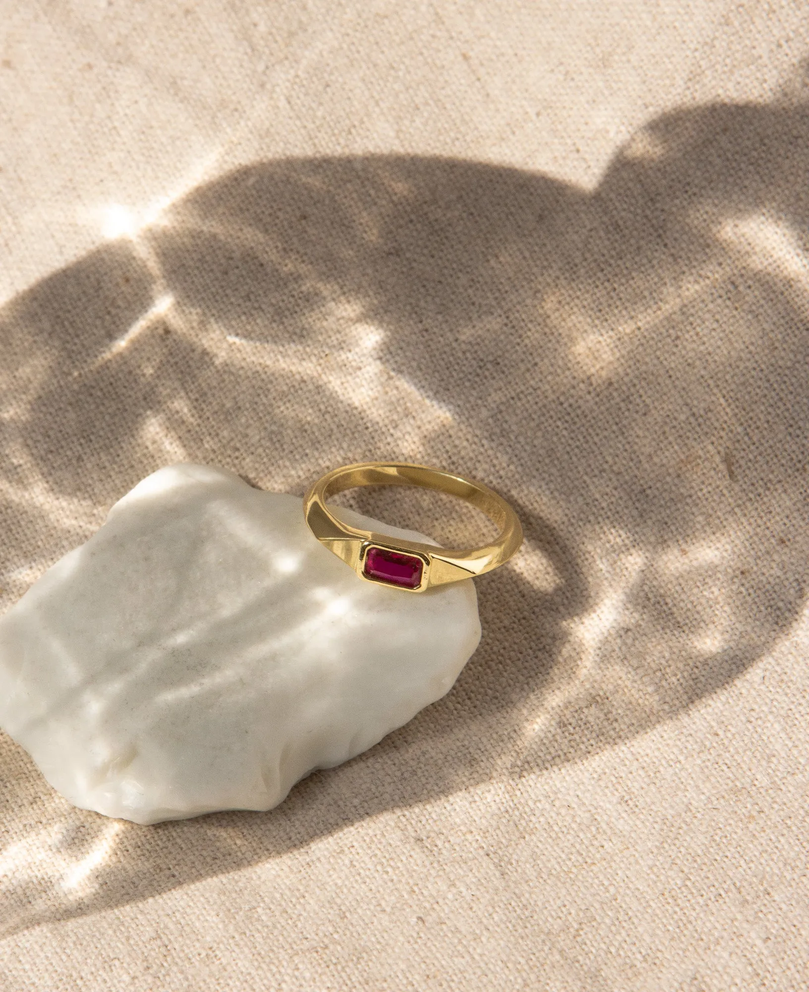 Winnie Baguette Signet Ring